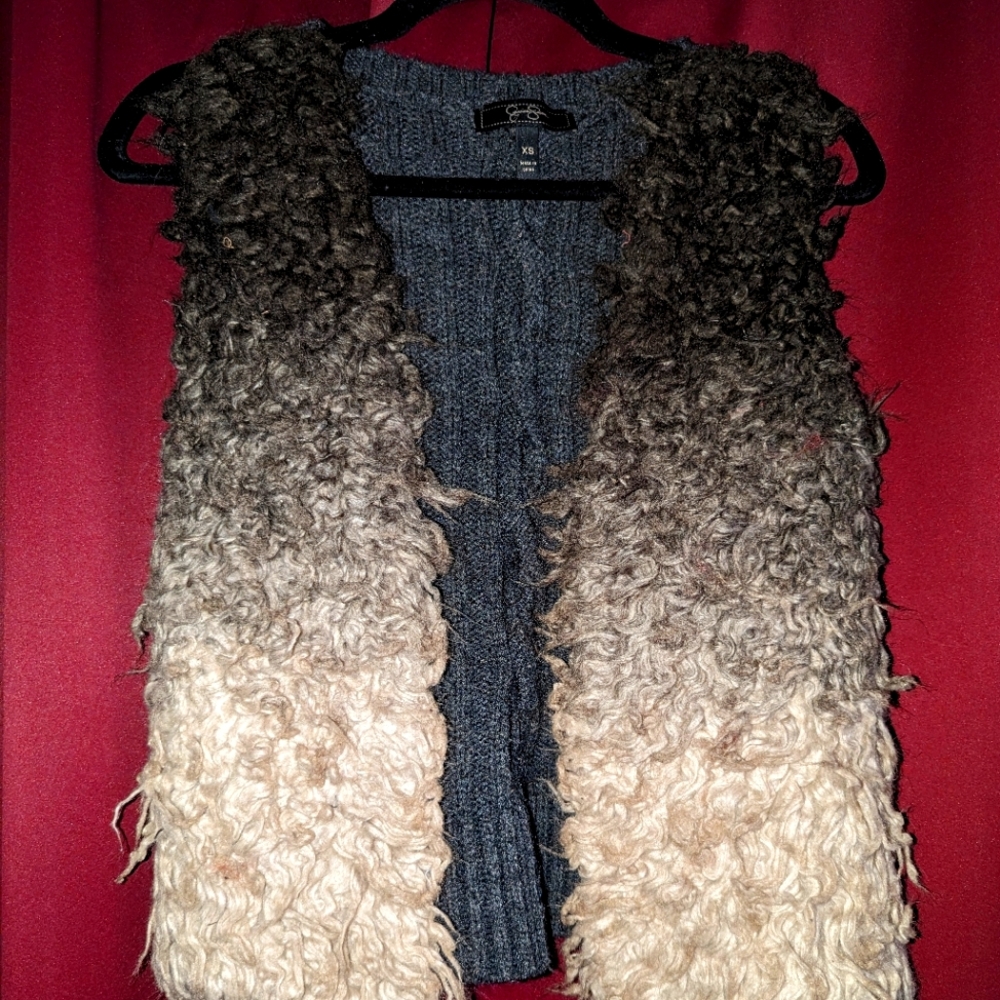 Knitted Faux wool vest size small